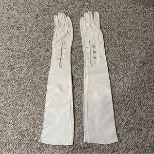 Lacrasia white leather debutante gloves